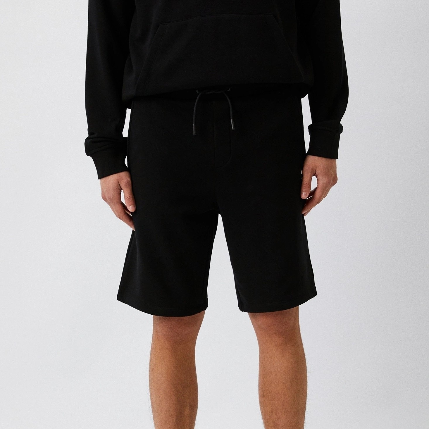 705897-500900-990-2 KARL LAGERFELD MAN SWEAT SHORTS BLACK - Image 1