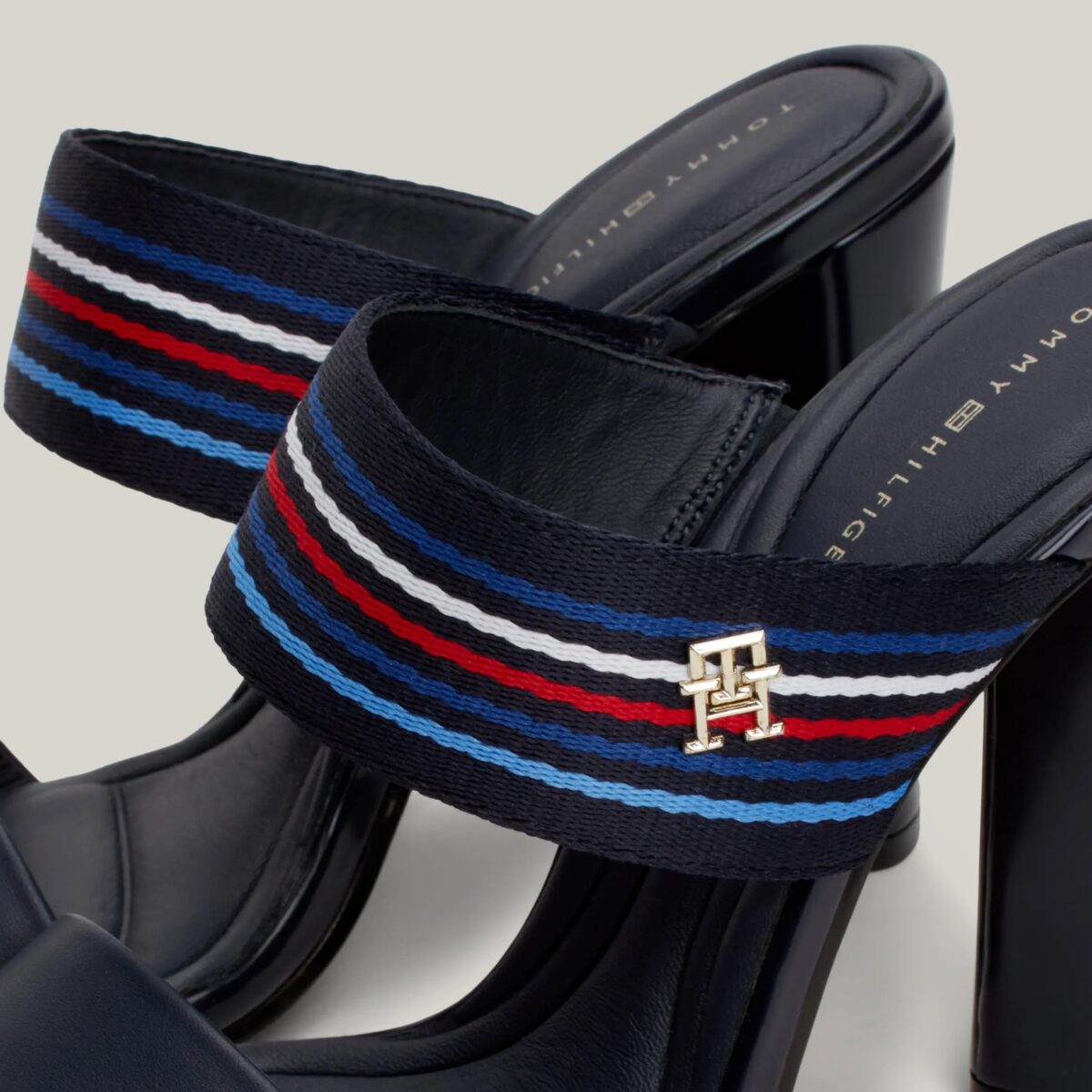 TOMMY HILFIGER WOMAN BLOCK HEEL SANDALS WITH GLOBAL STRIPE DETAIL SPACE BLUE - Image 2