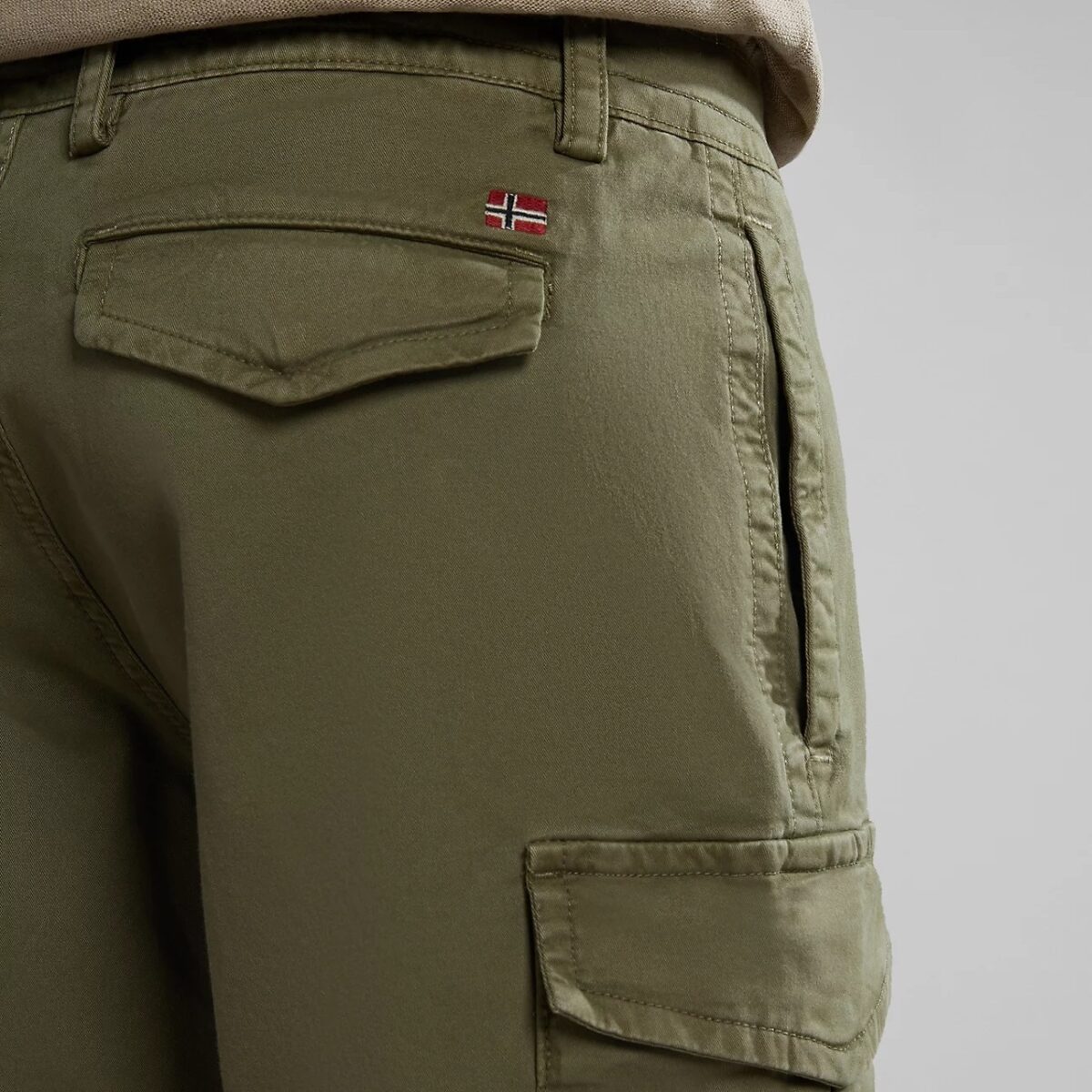 NAPAPIJRI MEN N-DELINE BERMUDA SHORTS GREEN LICHEN - Image 4