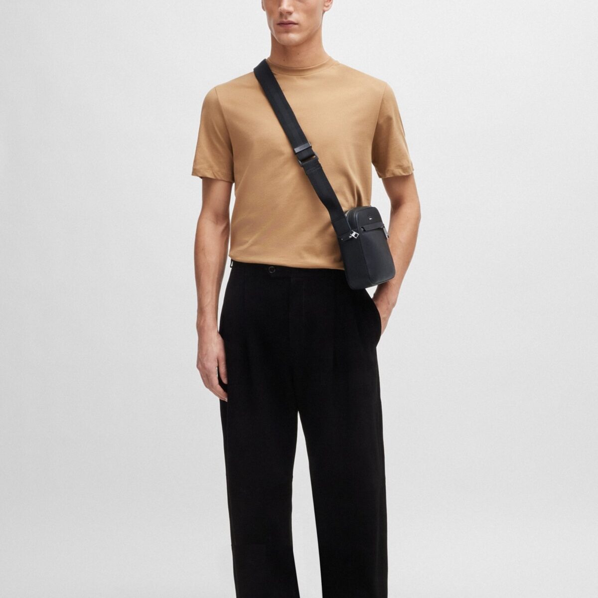 BOSS MAN RAY-NS REPORTER BAG IN GRAINED FAUX LEATHER BLACK - Image 6