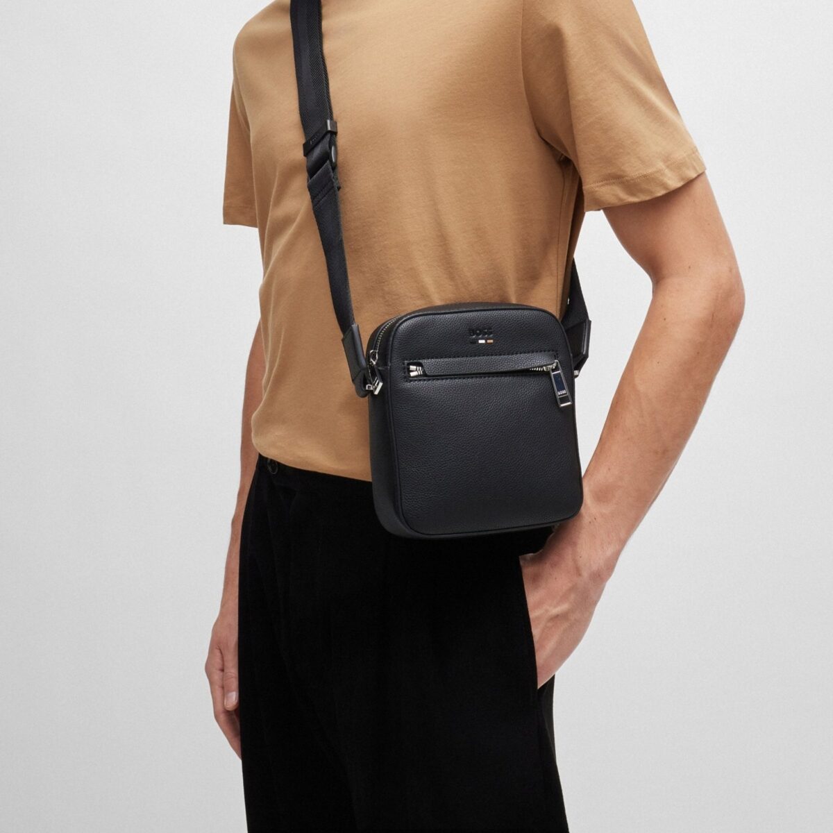 BOSS MAN RAY-NS REPORTER BAG IN GRAINED FAUX LEATHER BLACK - Image 5