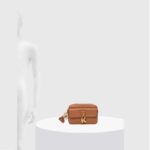 KARL LAGERFELD WOMEN'S K/LOCK CAMERABAG SUDAN BROWN - Image 6