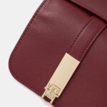 TOMMY HILFIGER WOMEN TH HERITAGE MED FLAP DARK RED - Image 4