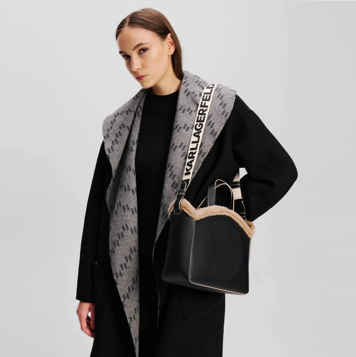 KARL LAGERFELD WOMEN'S K/CIRCLE SHEARING TOTE BLACK - Image 4