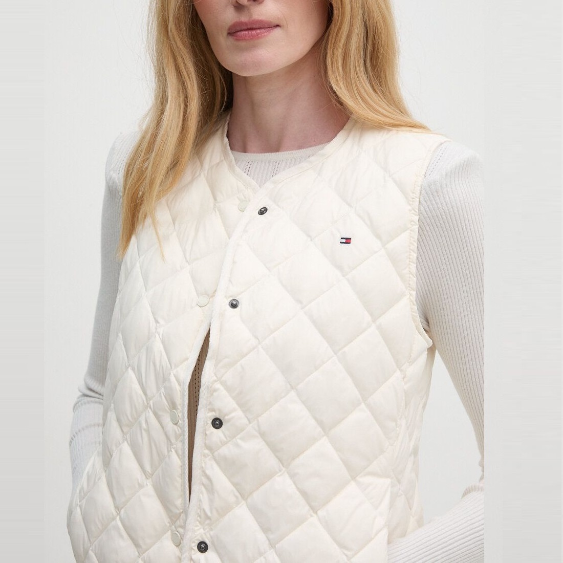 WW0WW43214-YBH-4 TOMMY HILFIGER WOMEN'S SLEEVELESS JACKET NATURAL - Image 1