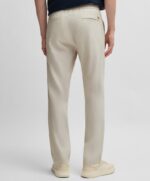 BOSS MEN SANDERSON L REGULAR FIT TROUSERS IN A COMFORT STRETCH LINEN BLEND LIGHT BEIGE - Image 3