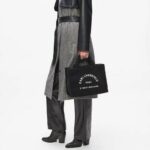 KARL LAGERFELD WOMEN'S SMALL BAG K/RSG MD SQUARE TOTE SHEARLING BLACK - Image 5