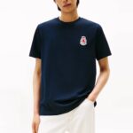 TOMMY HILFIGER MEN RUBBERISED CREST JERSEY T-SHIRT DESERT SKY