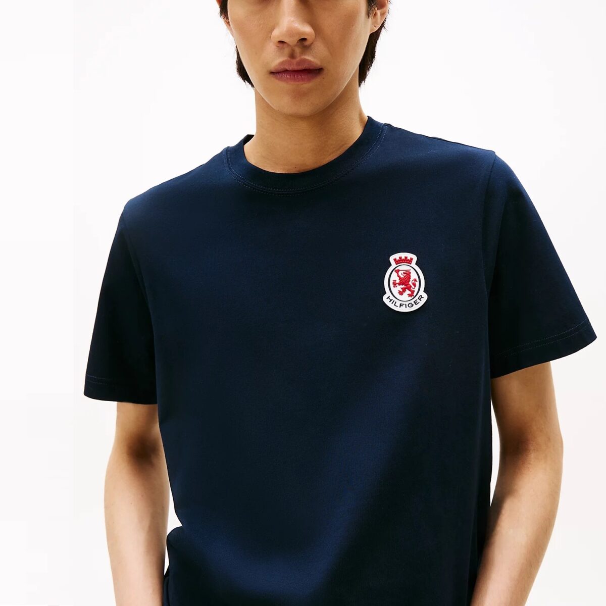TOMMY HILFIGER MEN RUBBERISED CREST JERSEY T-SHIRT DESERT SKY - Image 2
