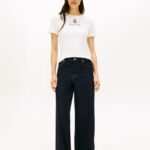 TOMMY HILFIGER WOMAN'S T-SHIRT SLIM WITH VARSITY CREST ECRU - Image 4