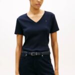 TOMMY HILFIGER WOMAN'S FLAG EMBROIDERY V-NECK SLIM T-SHIRT NOS DESERT SKY