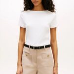 TOMMY HILFIGER WOMAN'S GOLD-TONE BUTTON SLIM BOAT NECK T-SHIRT WHITE