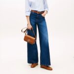 TOMMY HILFIGER WOMAN'S LEATHER FLAP LOGO PLAQUE CROSSBODY BAG COGNAC - Image 5