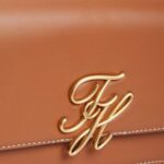 TOMMY HILFIGER WOMAN'S LEATHER FLAP LOGO PLAQUE CROSSBODY BAG COGNAC - Image 3