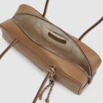 KARL LAGERFELD WOMEN'S IKON SMOOTH EW SHOULDER BAG MUSHROOM BROWN - Image 3