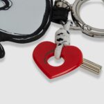 KARL LAGERFELD IKON VALENTINE KEY CHAIN BLACK - Image 3