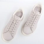 LACOSTE MEN’S CARNABY  SNEAKERS GRY/ OFF WHITE - Image 3