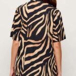 HUGO WOMEN'S RELAXED-FIT BLOUSE WITH EBRA PRINT BLACK AND DARK BEIGE - Image 3