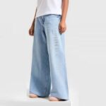 JUICY COUTURE WOMEN'S DENIM JEAN MID RISE WIDE LEG WITH DIAMANTE JUICY IN LIGHT WASH DENIM